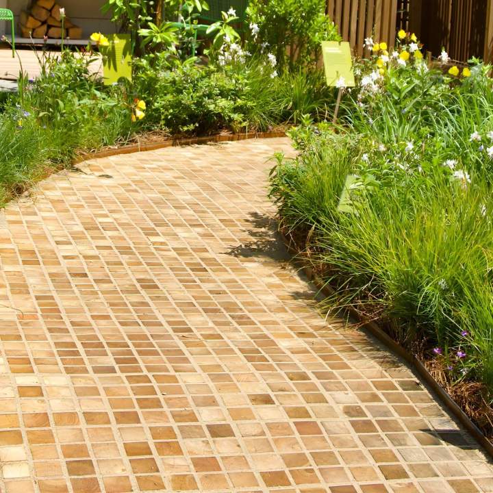 Distribution de pavés en bois